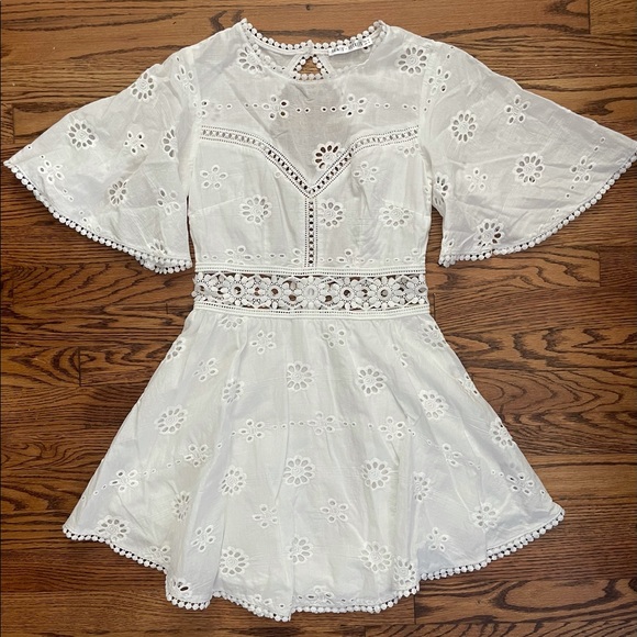 White Eyelet Sundress 💐 with cut-out - Picture 10 of 10